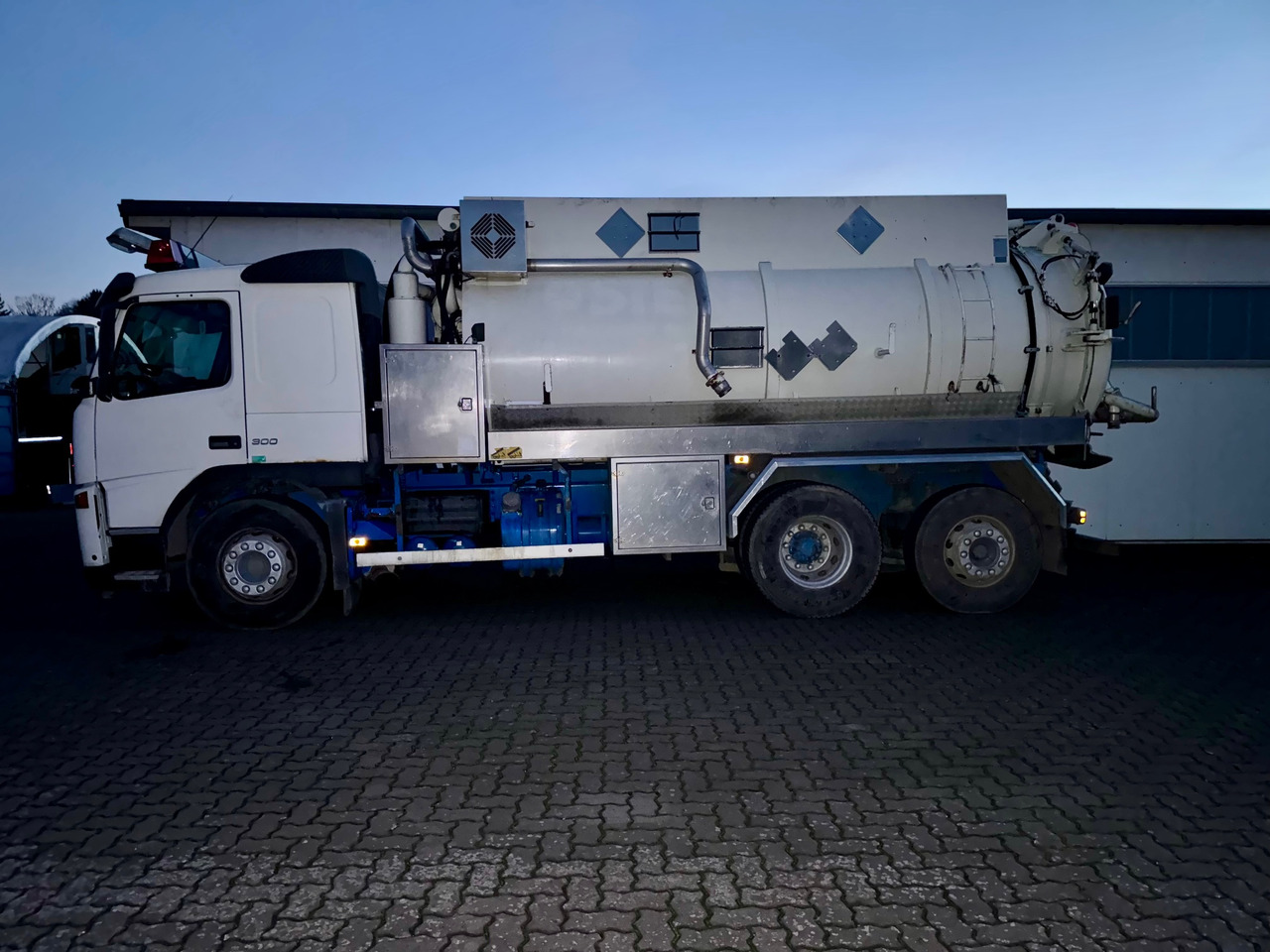 KORP & SON Sweden ADR-GGVS Kessel 14 qm zum Kippen Kompressor Demag-Wittig Volvo FM 9-300 6x2 Lift-Lenk Achse - Vacuümwagen: afbeelding 4 KORP & SON Sweden ADR-GGVS Kessel 14 qm zum Kippen Kompressor Demag-Wittig Volvo FM 9-300 6x2 Lift-Lenk Achse - Vacuümwagen: afbeelding 4
