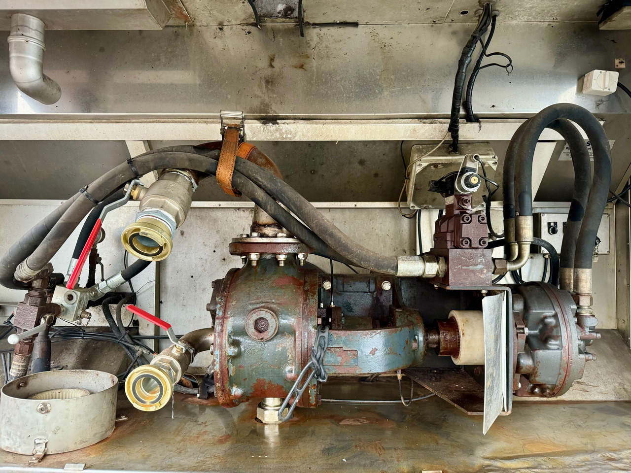 MAN TGS 35.480 8X4-2 TRIDEM Wasser-Tank - Tankwagen: afbeelding 4 MAN TGS 35.480 8X4-2 TRIDEM Wasser-Tank - Tankwagen: afbeelding 4