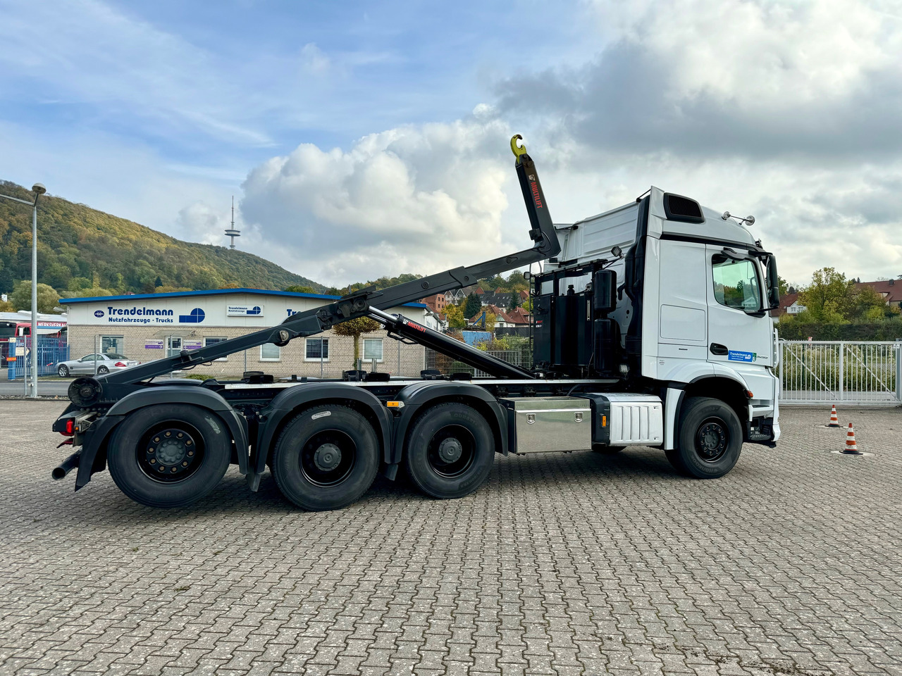 Mercedes-Benz Arocs MP5 3253 8x4 Tridem ARK HIAB 24 to - Haakarmsysteem vrachtwagen: afbeelding 3 Mercedes-Benz Arocs MP5 3253 8x4 Tridem ARK HIAB 24 to - Haakarmsysteem vrachtwagen: afbeelding 3
