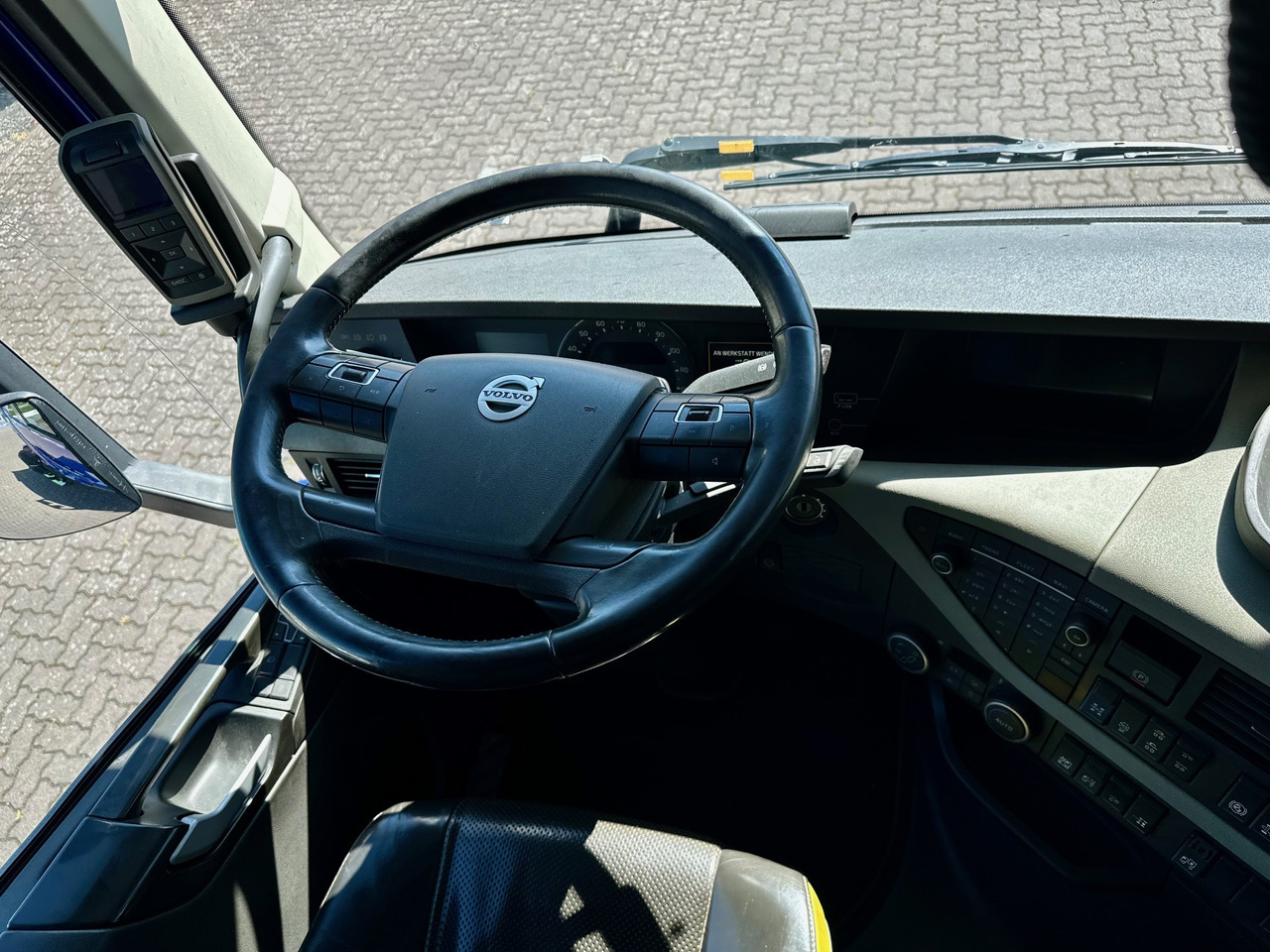 Trekker Volvo FH-16-750 SZM 6x4 80 to Retarder TÜV 09.2026: afbeelding 23 Trekker Volvo FH-16-750 SZM 6x4 80 to Retarder TÜV 09.2026: afbeelding 23