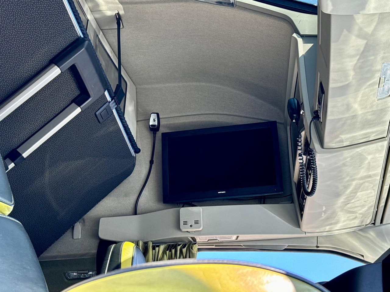 Trekker Volvo FH-16-750 SZM 6x4 80 to Retarder TÜV 09.2026: afbeelding 24 Trekker Volvo FH-16-750 SZM 6x4 80 to Retarder TÜV 09.2026: afbeelding 24