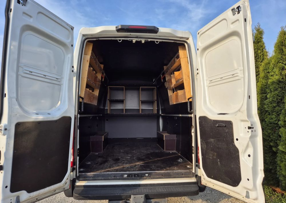 Iveco Iveco 35s18 3.0 180KM Brygadówka manual - Bestelwagen met dubbele cabine: afbeelding 4 Iveco Iveco 35s18 3.0 180KM Brygadówka manual - Bestelwagen met dubbele cabine: afbeelding 4