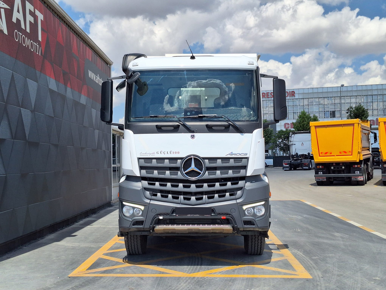 MERCEDES-BENZ AROCS 3345 - Kipper vrachtwagen: afbeelding 2 MERCEDES-BENZ AROCS 3345 - Kipper vrachtwagen: afbeelding 2