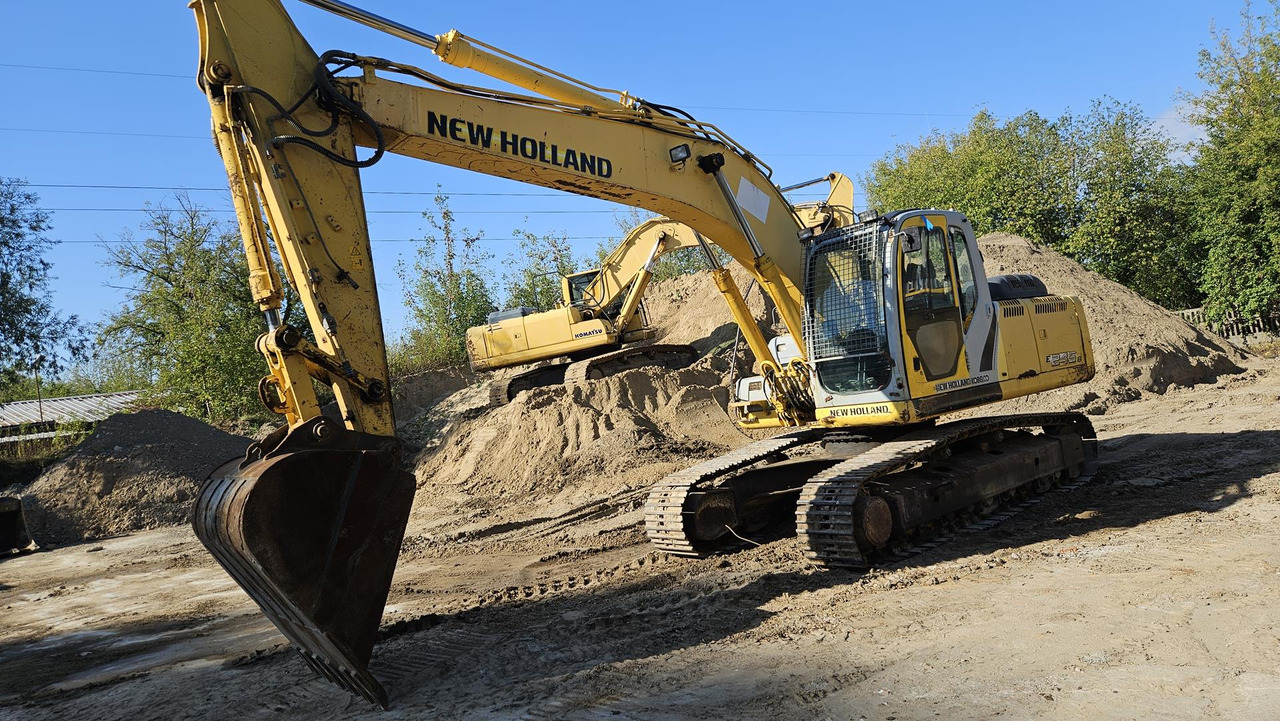 NEW HOLLAND E 245 B - Rupsgraafmachine: afbeelding 3 NEW HOLLAND E 245 B - Rupsgraafmachine: afbeelding 3