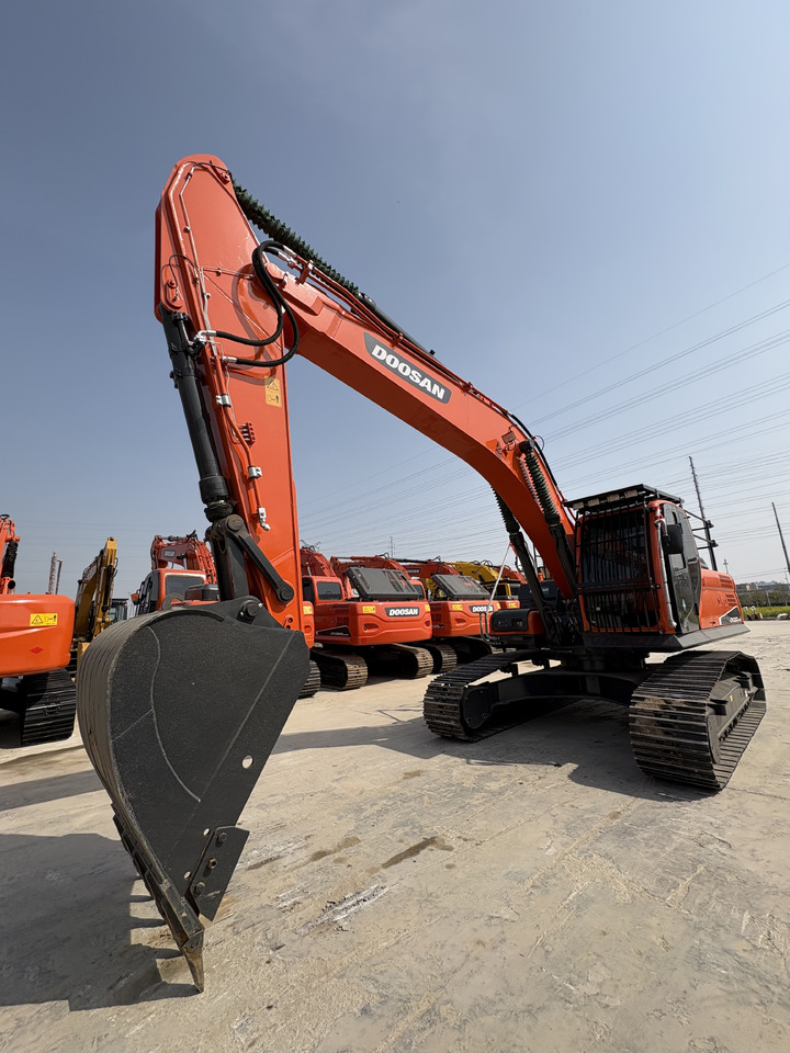 DOOSAN Dx300cl low work hours original excavator - Rupsgraafmachine: afbeelding 1 DOOSAN Dx300cl low work hours original excavator - Rupsgraafmachine: afbeelding 1