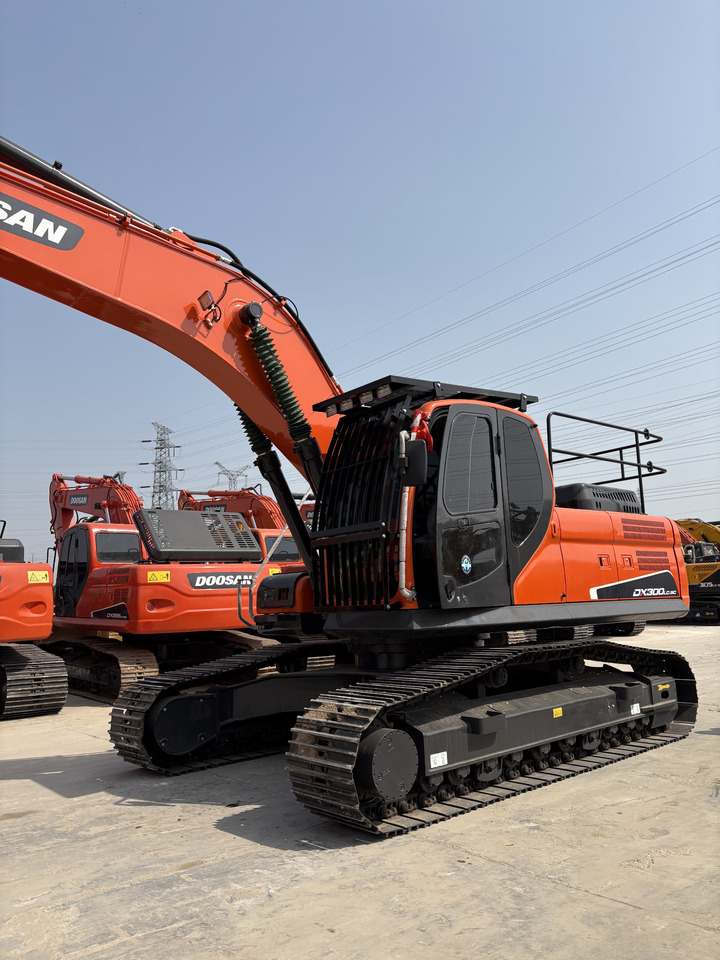 DOOSAN Dx300cl low work hours original excavator - Rupsgraafmachine: afbeelding 2 DOOSAN Dx300cl low work hours original excavator - Rupsgraafmachine: afbeelding 2