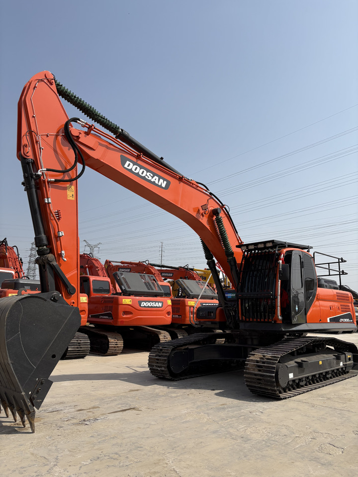 DOOSAN Dx300cl low work hours original excavator - Rupsgraafmachine: afbeelding 3 DOOSAN Dx300cl low work hours original excavator - Rupsgraafmachine: afbeelding 3