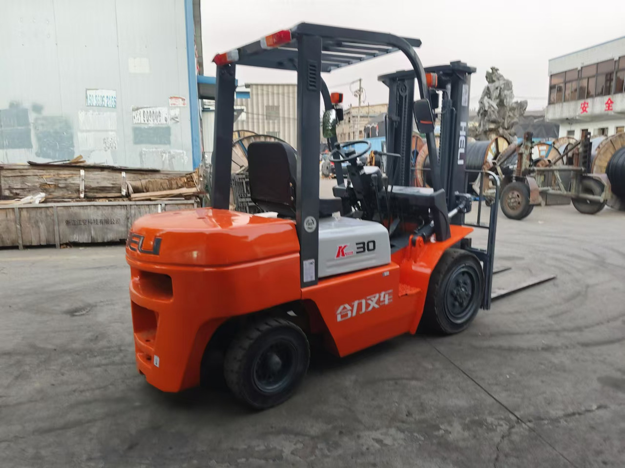 HELI k30 used diesel forklift Customizable mast clamps - Diesel heftruck: afbeelding 4 HELI k30 used diesel forklift Customizable mast clamps - Diesel heftruck: afbeelding 4