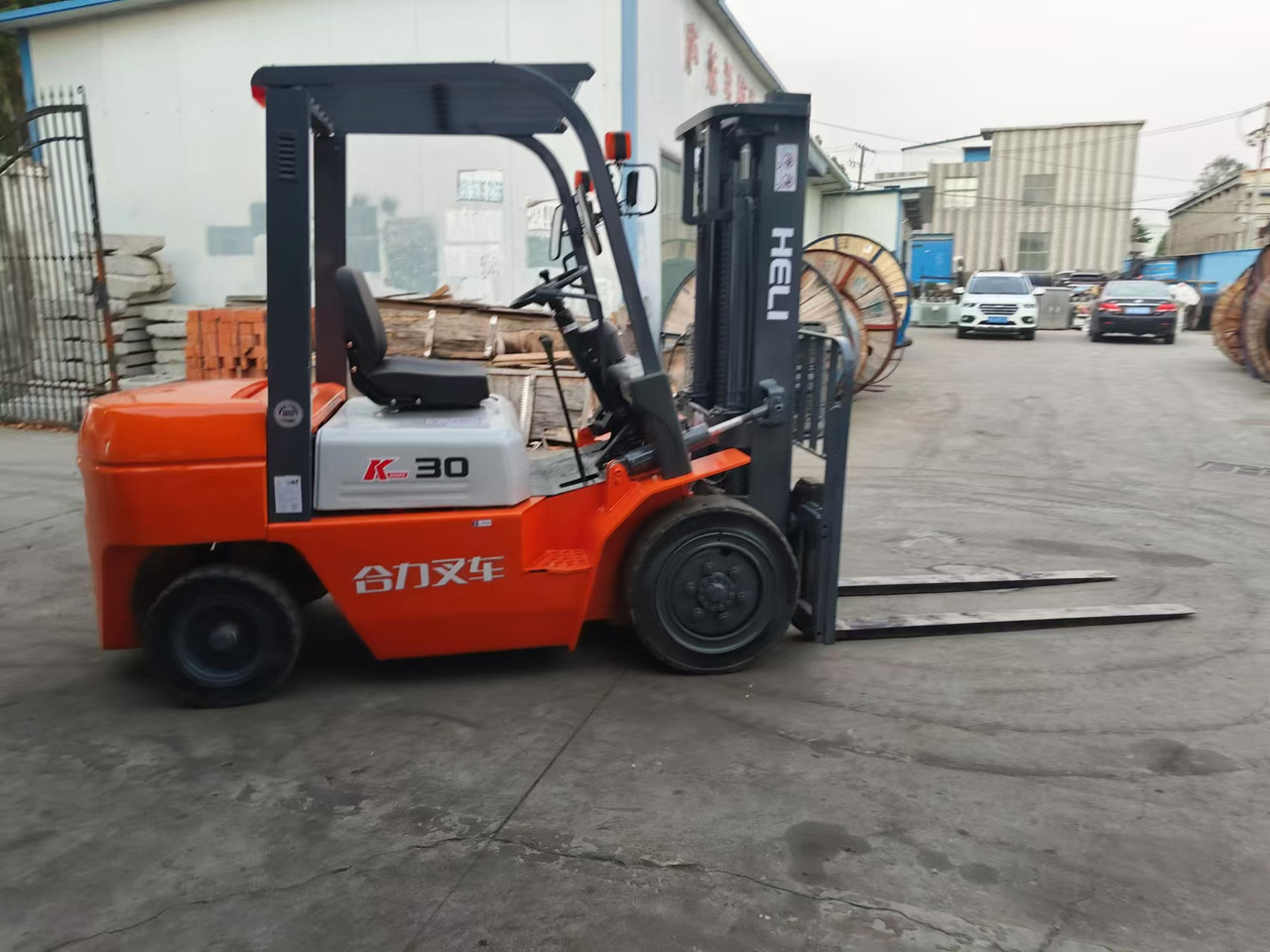 HELI k30 used diesel forklift Customizable mast clamps - Diesel heftruck: afbeelding 1 HELI k30 used diesel forklift Customizable mast clamps - Diesel heftruck: afbeelding 1