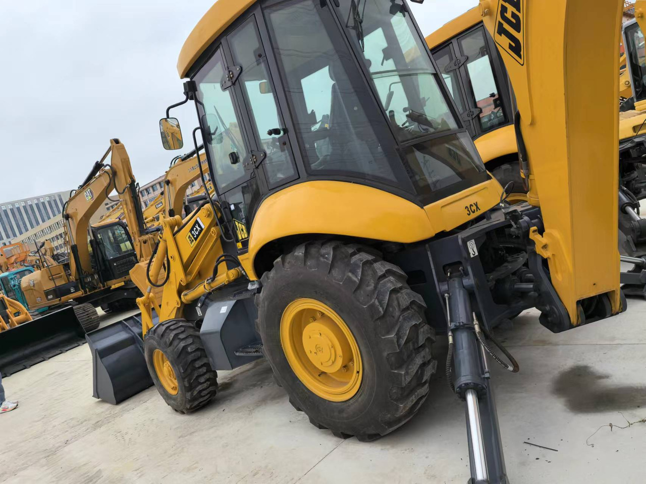 JCB 3CX backhoe loader TLB versatile machine multiple attachment options - Graaflaadmachine: afbeelding 5 JCB 3CX backhoe loader TLB versatile machine multiple attachment options - Graaflaadmachine: afbeelding 5