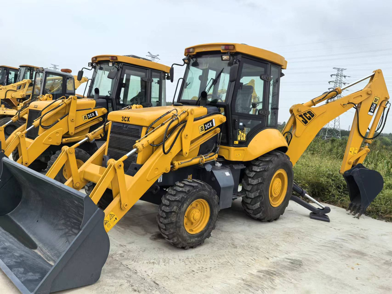 JCB 3CX backhoe loader TLB versatile machine multiple attachment options - Graaflaadmachine: afbeelding 1 JCB 3CX backhoe loader TLB versatile machine multiple attachment options - Graaflaadmachine: afbeelding 1