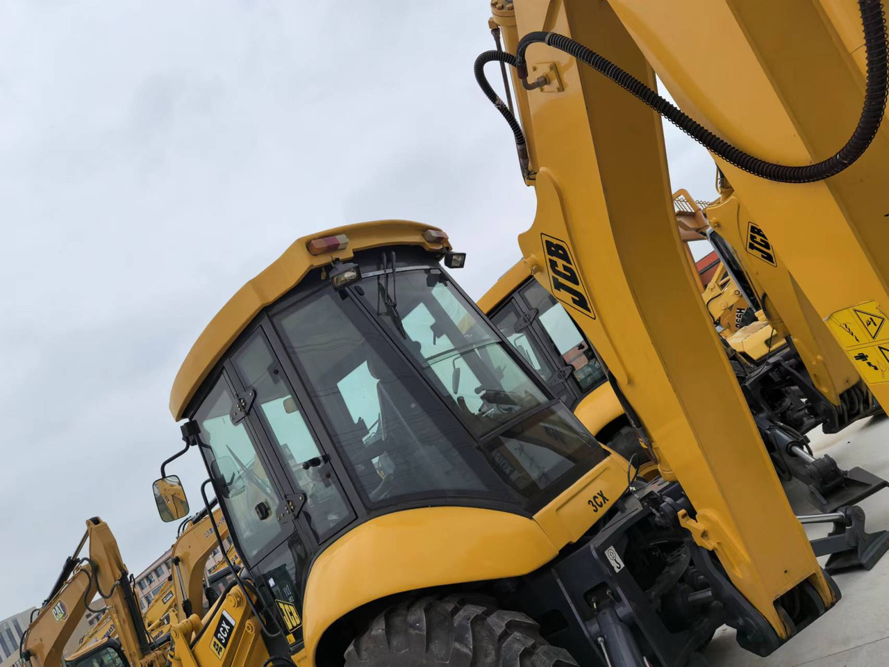 JCB 3CX backhoe loader TLB versatile machine multiple attachment options - Graaflaadmachine: afbeelding 4 JCB 3CX backhoe loader TLB versatile machine multiple attachment options - Graaflaadmachine: afbeelding 4
