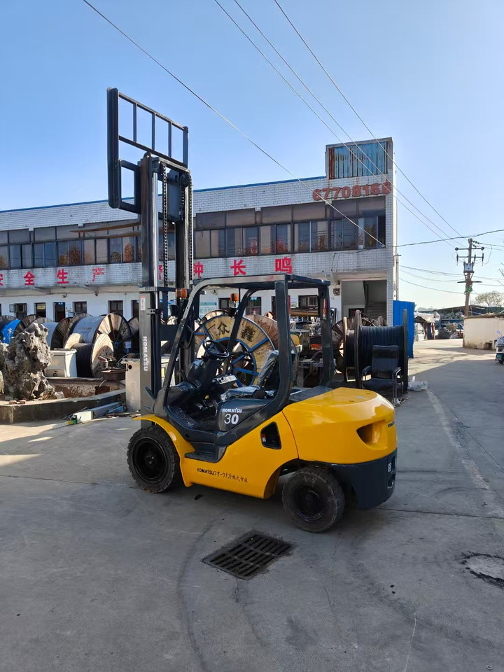 KOMATSU FD30T japan brand used 3 ton forklift - Diesel heftruck: afbeelding 3 KOMATSU FD30T japan brand used 3 ton forklift - Diesel heftruck: afbeelding 3