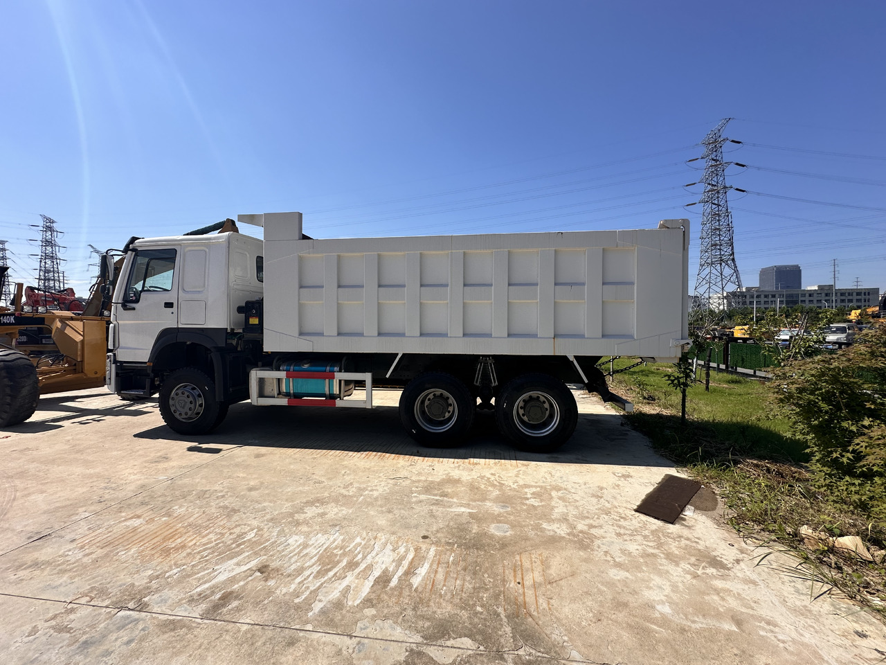 SINOTRUK howo 371 6x4 dump truck - Kiepwagen: afbeelding 2 SINOTRUK howo 371 6x4 dump truck - Kiepwagen: afbeelding 2