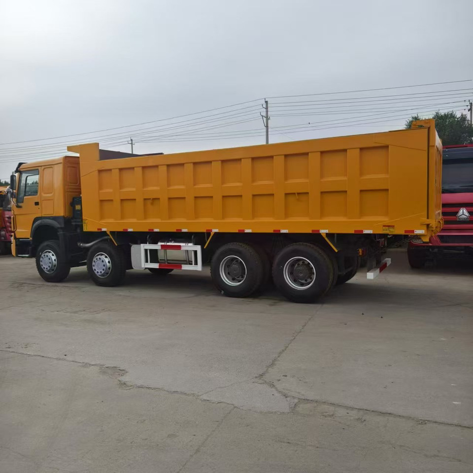 SINOTRUK howo 371 8x4 dump truck - Kiepwagen: afbeelding 5 SINOTRUK howo 371 8x4 dump truck - Kiepwagen: afbeelding 5