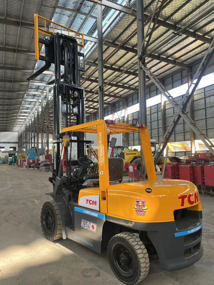 TCM fd50 japan brand original 5 ton diesel forklift 3 section 4.5m Customizable mast clamp side shift - Diesel heftruck: afbeelding 3 TCM fd50 japan brand original 5 ton diesel forklift 3 section 4.5m Customizable mast clamp side shift - Diesel heftruck: afbeelding 3