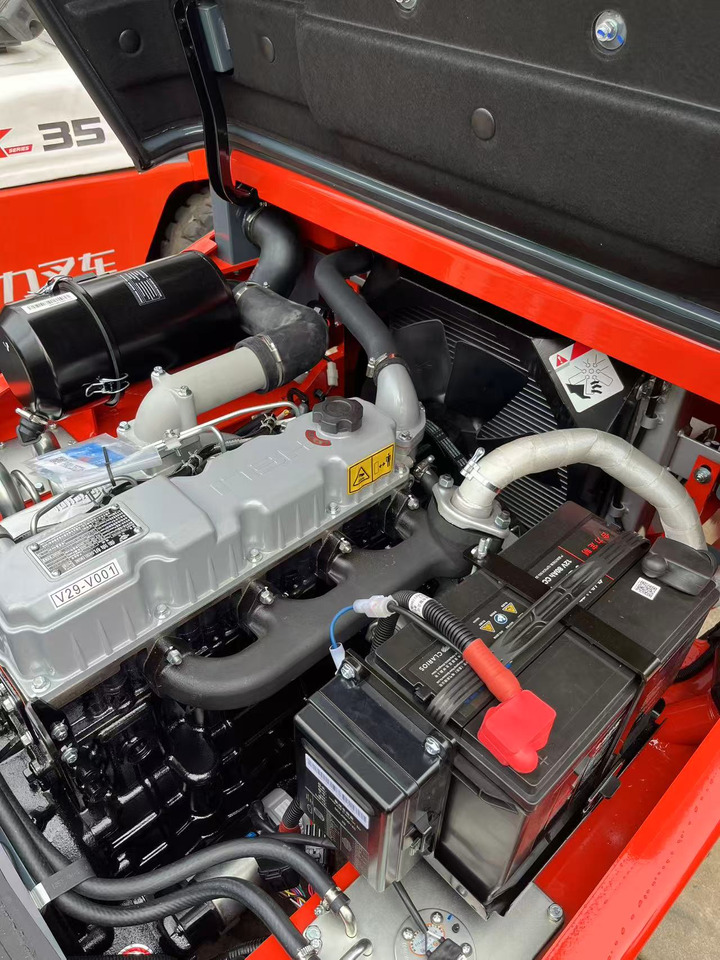 Heli brand new 2.5T diesel forklift famous China brand (Clamp available) - Diesel heftruck: afbeelding 5 Heli brand new 2.5T diesel forklift famous China brand (Clamp available) - Diesel heftruck: afbeelding 5