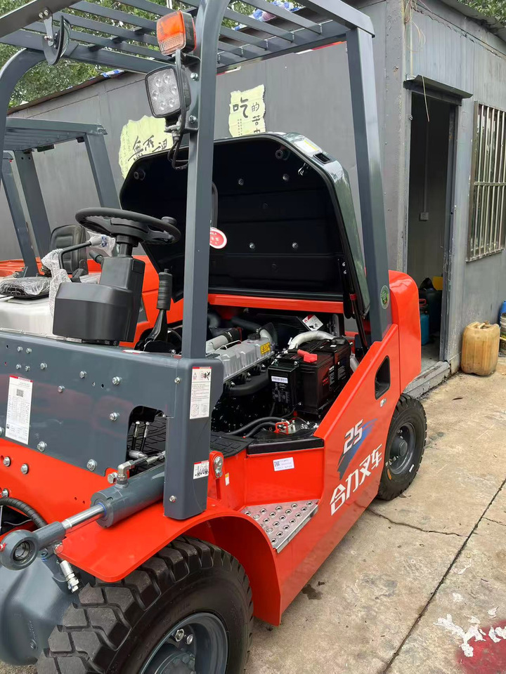 Heli brand new 2.5T diesel forklift famous China brand (Clamp available) - Diesel heftruck: afbeelding 1 Heli brand new 2.5T diesel forklift famous China brand (Clamp available) - Diesel heftruck: afbeelding 1