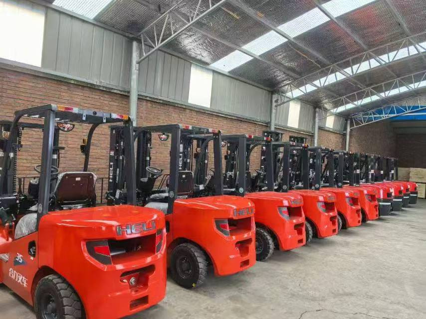 Heli brand new 3.5T diesel forklift(Clamp available) - Diesel heftruck: afbeelding 2 Heli brand new 3.5T diesel forklift(Clamp available) - Diesel heftruck: afbeelding 2