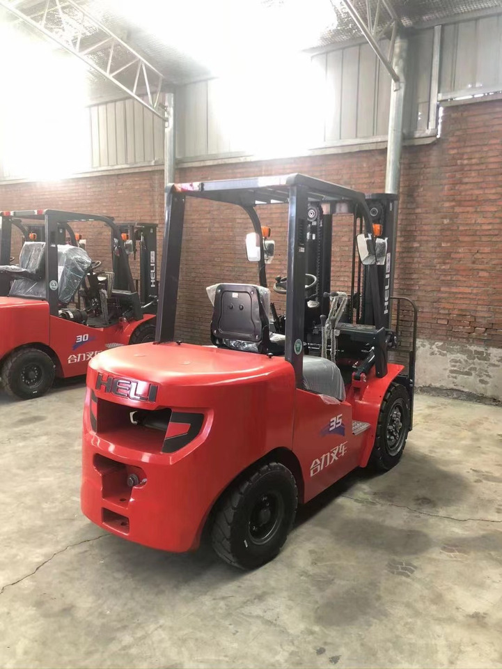Heli brand new 3.5T diesel forklift(Clamp available) - Diesel heftruck: afbeelding 5 Heli brand new 3.5T diesel forklift(Clamp available) - Diesel heftruck: afbeelding 5