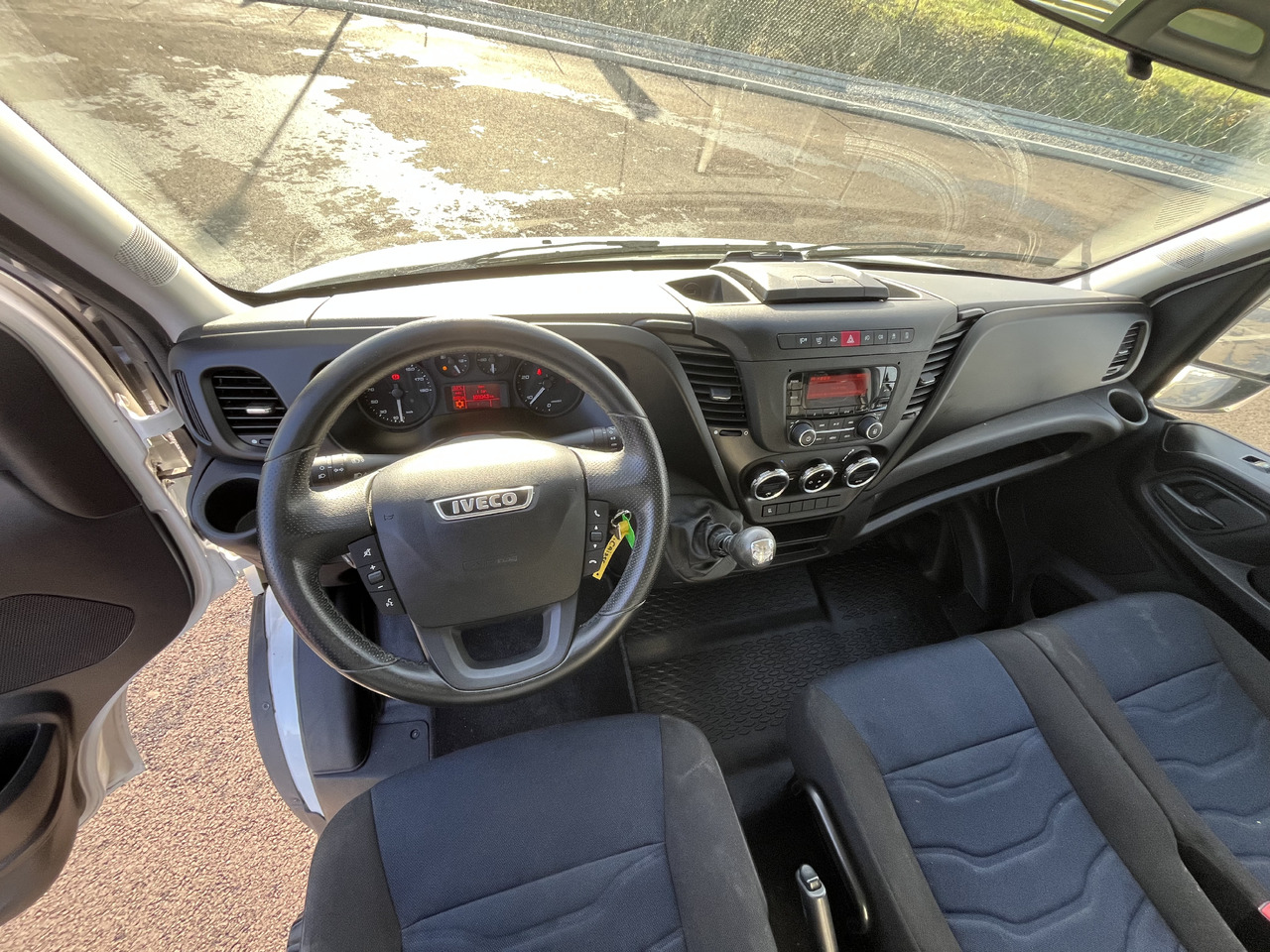 Bestelwagen gesloten laadbak IVECO DAILY: afbeelding 12