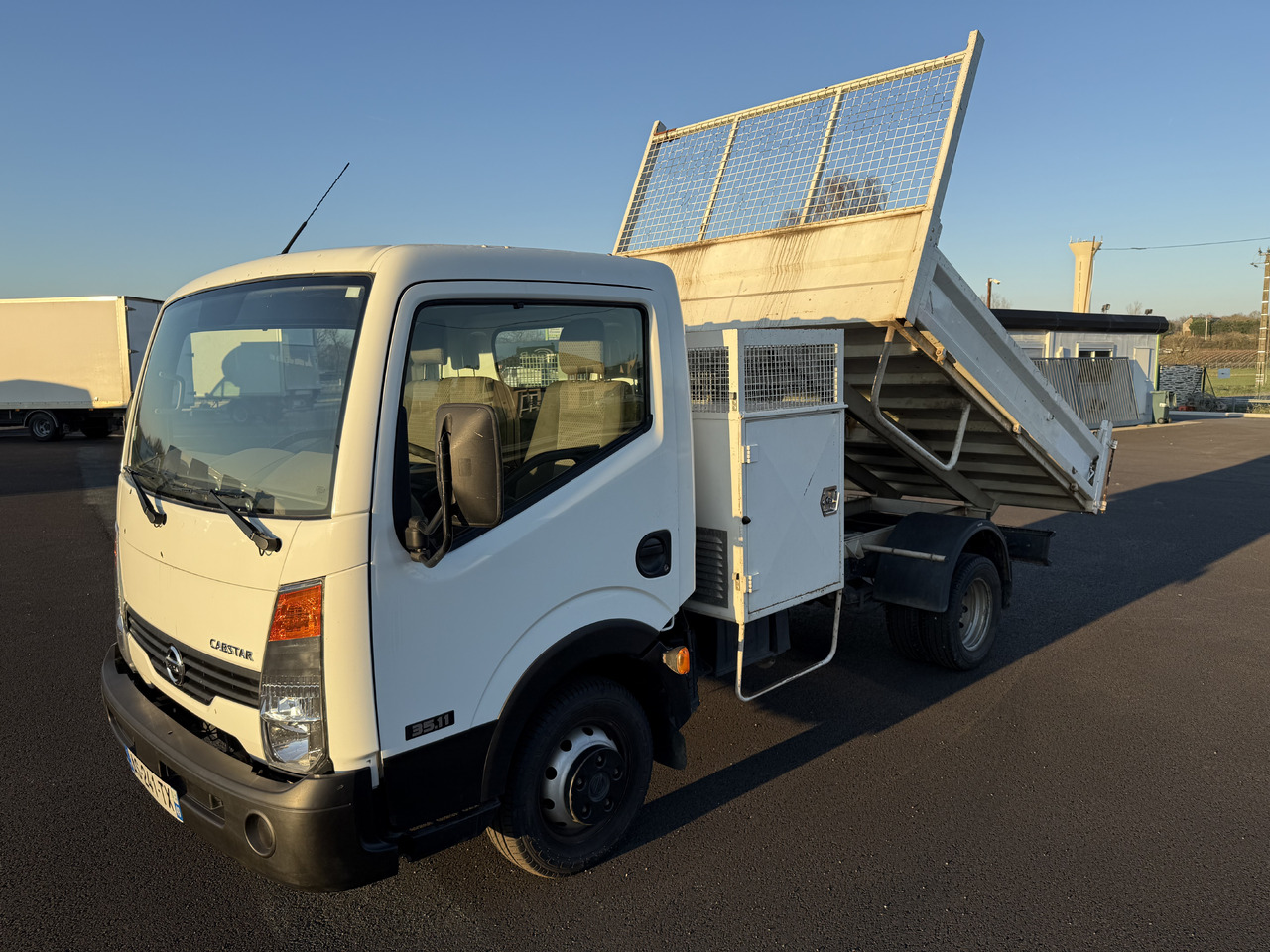 NISSAN CABSTAR 35.11 - Kipper bestelwagen: afbeelding 2 NISSAN CABSTAR 35.11 - Kipper bestelwagen: afbeelding 2