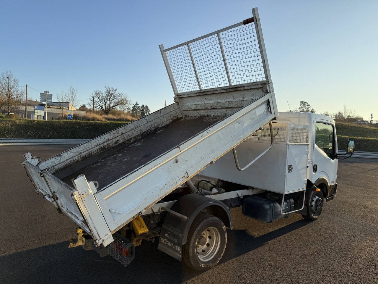 NISSAN CABSTAR 35.11 - Kipper bestelwagen: afbeelding 3 NISSAN CABSTAR 35.11 - Kipper bestelwagen: afbeelding 3