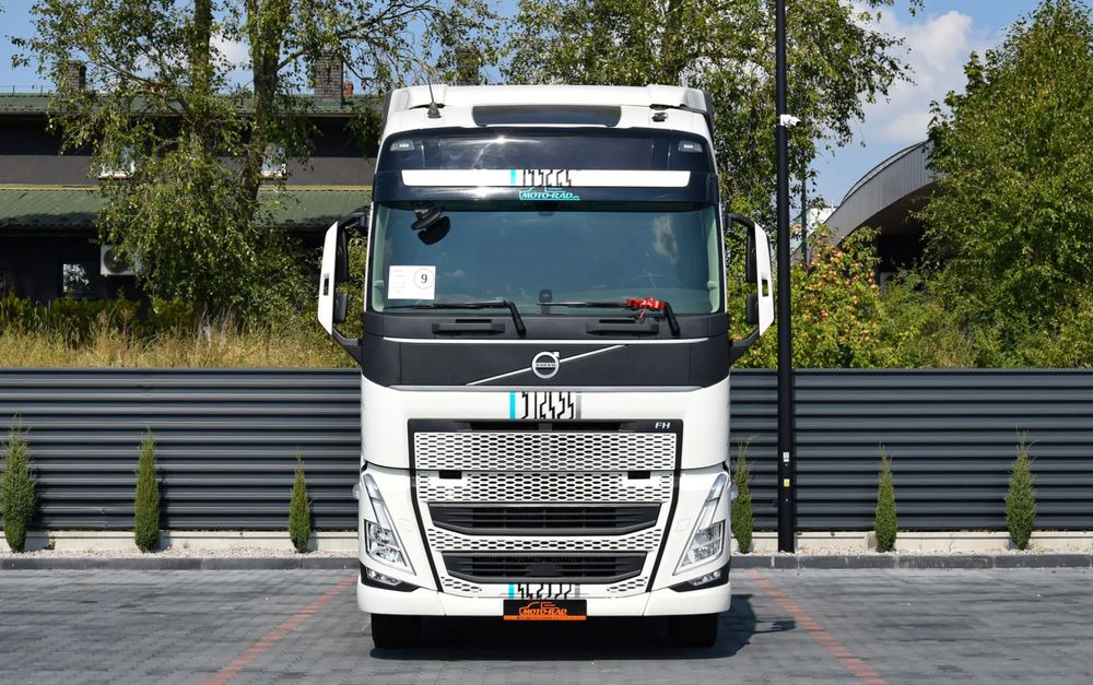 Volvo FH500 / EURO 6 / NOWY MODEL / KLIMATYZACJA POSTOJOWA / ACC / LEDY / 2 ZBIORNIKI / FULL SPILERY / 2023 / NISKI PRZEBIEG / SERWISOWANY / SPROWADZONY - Trekker: afbeelding 2 Volvo FH500 / EURO 6 / NOWY MODEL / KLIMATYZACJA POSTOJOWA / ACC / LEDY / 2 ZBIORNIKI / FULL SPILERY / 2023 / NISKI PRZEBIEG / SERWISOWANY / SPROWADZONY - Trekker: afbeelding 2