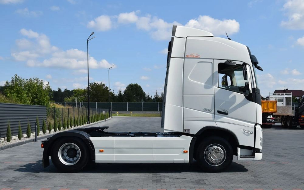 Volvo FH500 / EURO 6 / NOWY MODEL / KLIMATYZACJA POSTOJOWA / ACC / LEDY / 2 ZBIORNIKI PALIWA / FULL SPILERY / 2022 / SERWISOWANY / SPROWADZONY - Trekker: afbeelding 4 Volvo FH500 / EURO 6 / NOWY MODEL / KLIMATYZACJA POSTOJOWA / ACC / LEDY / 2 ZBIORNIKI PALIWA / FULL SPILERY / 2022 / SERWISOWANY / SPROWADZONY - Trekker: afbeelding 4