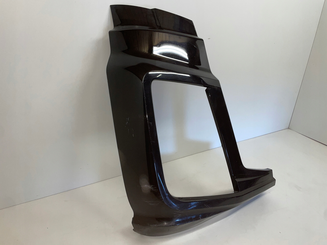 FORD F-MAX ZDERZAK OKULAR OBUDOWA REFLEKTORA JC46-17E950-A - Bumper voor Vrachtwagen: afbeelding 2 FORD F-MAX ZDERZAK OKULAR OBUDOWA REFLEKTORA JC46-17E950-A - Bumper voor Vrachtwagen: afbeelding 2