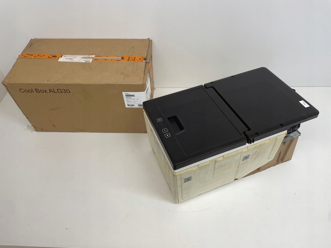 LODÓWKA CHŁODZIARKA MAN TGS TGL TGM 3 TGS3 EURO 6 81639106400 - Cabine en interieur voor Vrachtwagen: afbeelding 2 LODÓWKA CHŁODZIARKA MAN TGS TGL TGM 3 TGS3 EURO 6 81639106400 - Cabine en interieur voor Vrachtwagen: afbeelding 2