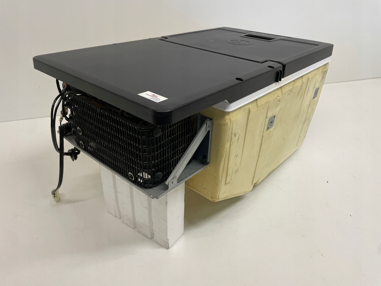 LODÓWKA CHŁODZIARKA MAN TGS TGL TGM 3 TGS3 EURO 6 81639106400 - Cabine en interieur voor Vrachtwagen: afbeelding 4 LODÓWKA CHŁODZIARKA MAN TGS TGL TGM 3 TGS3 EURO 6 81639106400 - Cabine en interieur voor Vrachtwagen: afbeelding 4