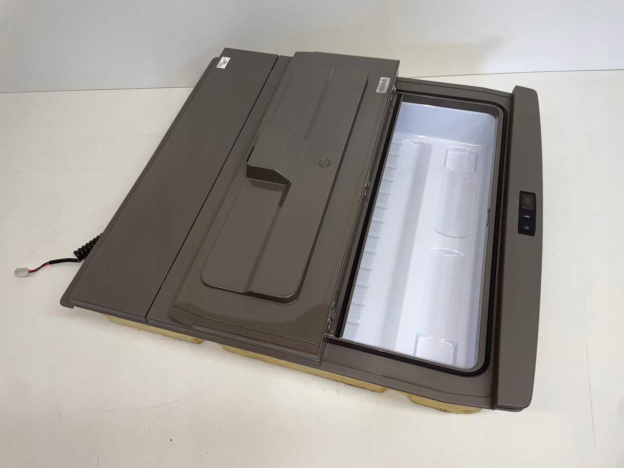 LODÓWKA CHŁODZIARKA SCANIA P G NGS 2770774 - Cabine en interieur voor Vrachtwagen: afbeelding 4 LODÓWKA CHŁODZIARKA SCANIA P G NGS 2770774 - Cabine en interieur voor Vrachtwagen: afbeelding 4