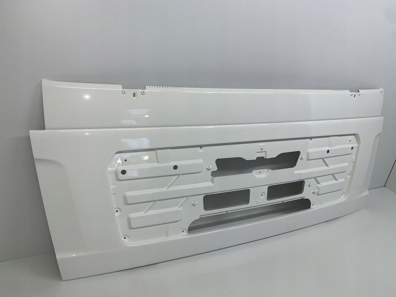 MASKA ATRAPA GRILL MAN TGL TGM NR 1812 - Motorkap voor Vrachtwagen: afbeelding 3 MASKA ATRAPA GRILL MAN TGL TGM NR 1812 - Motorkap voor Vrachtwagen: afbeelding 3