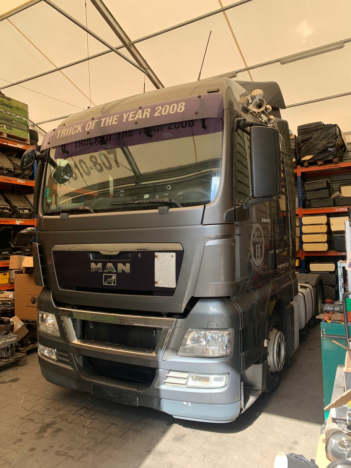 MASKA ATRAPA GRILL POLIK OWIEWKA MAN TGX - Motorkap voor Vrachtwagen: afbeelding 2 MASKA ATRAPA GRILL POLIK OWIEWKA MAN TGX - Motorkap voor Vrachtwagen: afbeelding 2