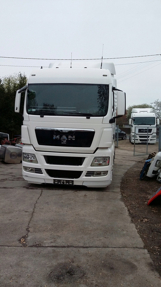 MASKA ATRAPA GRILL POLIK OWIEWKA MAN TGX - Motorkap voor Vrachtwagen: afbeelding 1 MASKA ATRAPA GRILL POLIK OWIEWKA MAN TGX - Motorkap voor Vrachtwagen: afbeelding 1