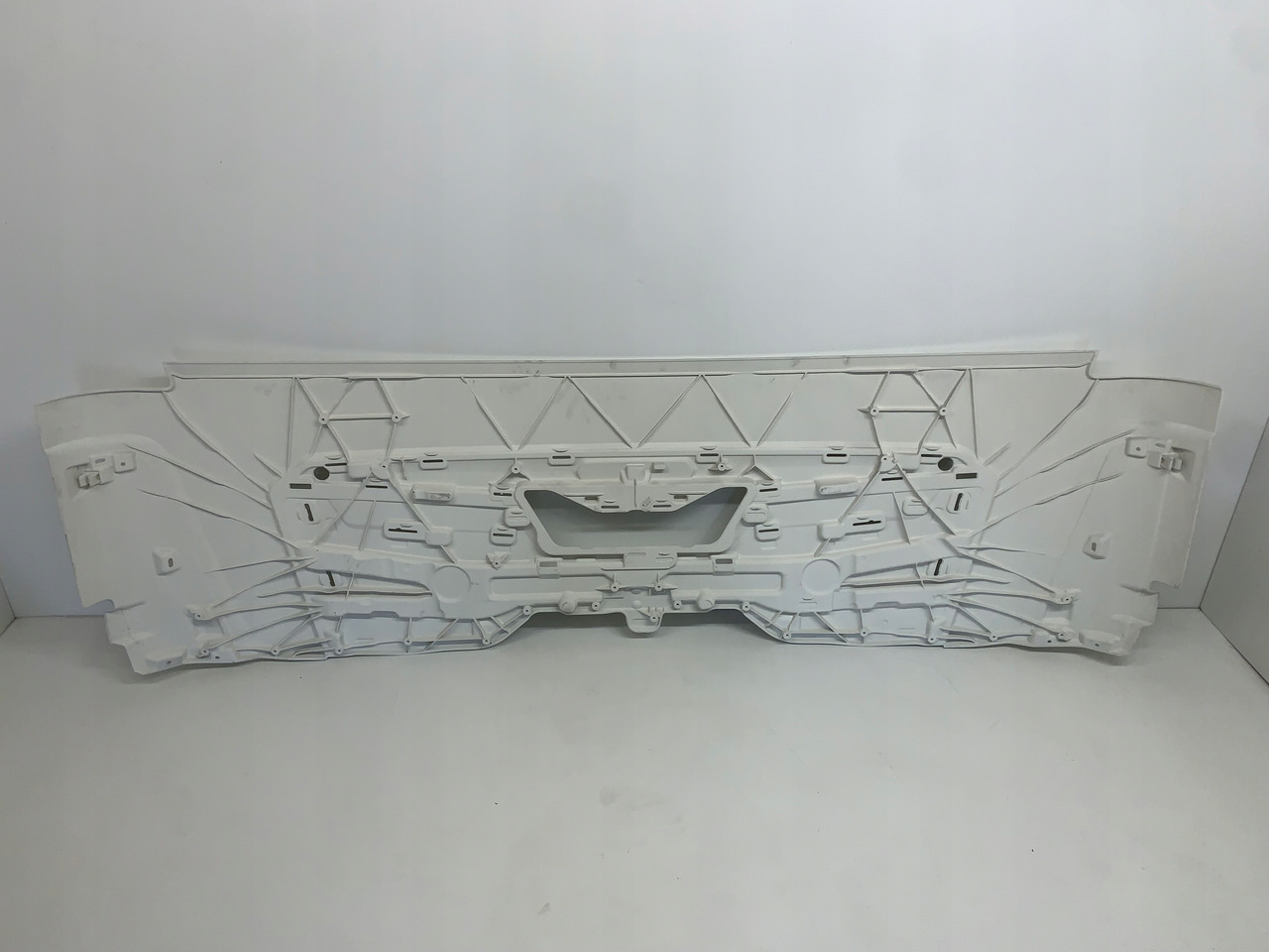 MASKA ATRAPA MAN TGL TGM TG3 TGS NOWY MODEL 2021 RAL 9010 - Motorkap voor Vrachtwagen: afbeelding 4 MASKA ATRAPA MAN TGL TGM TG3 TGS NOWY MODEL 2021 RAL 9010 - Motorkap voor Vrachtwagen: afbeelding 4