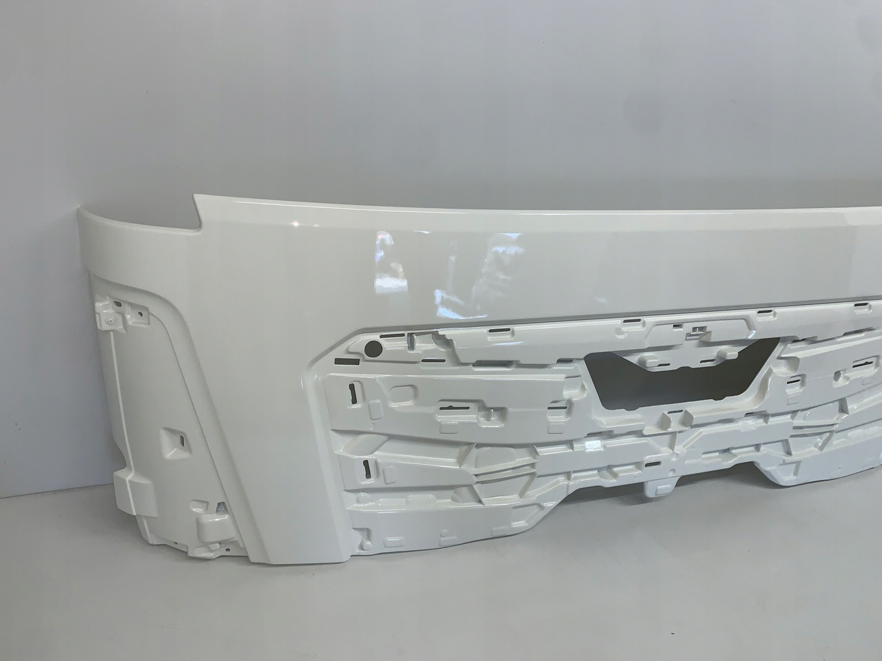 MASKA ATRAPA MAN TGL TGM TG3 TGS NOWY MODEL 2021 RAL 9010 - Motorkap voor Vrachtwagen: afbeelding 2 MASKA ATRAPA MAN TGL TGM TG3 TGS NOWY MODEL 2021 RAL 9010 - Motorkap voor Vrachtwagen: afbeelding 2