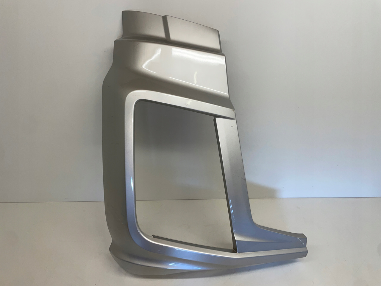 PRAWA OSŁONA OKULAR ZDERZAK FORD F-MAX JC46-17E950-A - Bumper voor Vrachtwagen: afbeelding 1 PRAWA OSŁONA OKULAR ZDERZAK FORD F-MAX JC46-17E950-A - Bumper voor Vrachtwagen: afbeelding 1