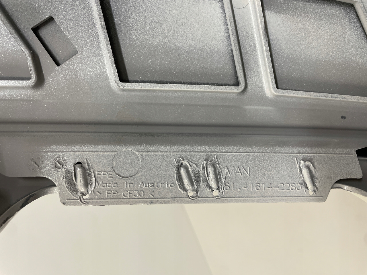 PRAWA OSŁONA ZDERZAKA ZDERZAK OKULAR MAN TGX3 TG3 TGX 3 81416142280 - Bumper voor Vrachtwagen: afbeelding 5 PRAWA OSŁONA ZDERZAKA ZDERZAK OKULAR MAN TGX3 TG3 TGX 3 81416142280 - Bumper voor Vrachtwagen: afbeelding 5