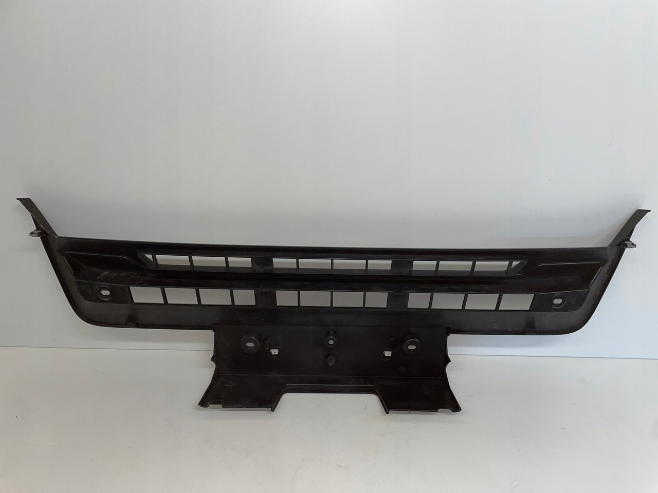 ŚRODKOWY GRILL CHROM ZDERZAKA MAN TGS TG3 TGS 3 ATRAPA 81416146086 - Treeplank: afbeelding 4 ŚRODKOWY GRILL CHROM ZDERZAKA MAN TGS TG3 TGS 3 ATRAPA 81416146086 - Treeplank: afbeelding 4