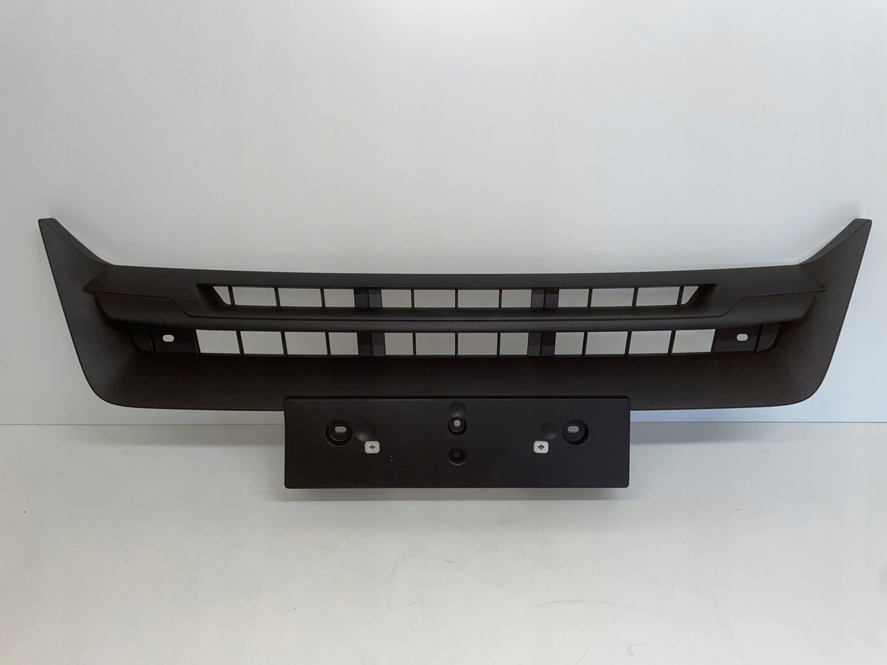 ŚRODKOWY GRILL CHROM ZDERZAKA MAN TGS TG3 TGS 3 ATRAPA 81416146086 - Treeplank: afbeelding 1 ŚRODKOWY GRILL CHROM ZDERZAKA MAN TGS TG3 TGS 3 ATRAPA 81416146086 - Treeplank: afbeelding 1