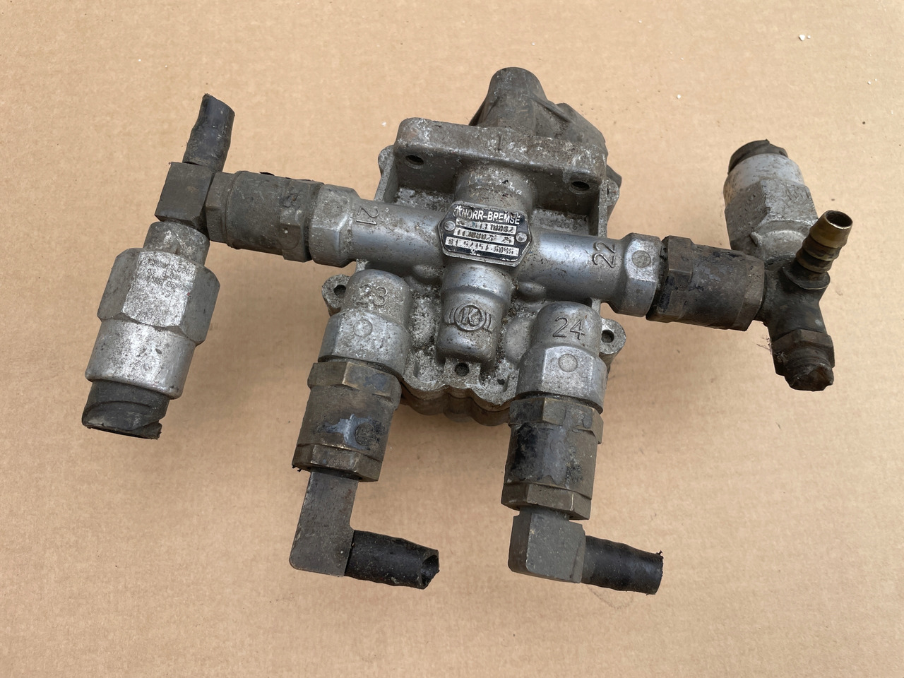 ZAWÓR CZTERODROŻNY MAN TGX TGS TGA 81521516096 - Remventiel voor Vrachtwagen: afbeelding 2 ZAWÓR CZTERODROŻNY MAN TGX TGS TGA 81521516096 - Remventiel voor Vrachtwagen: afbeelding 2