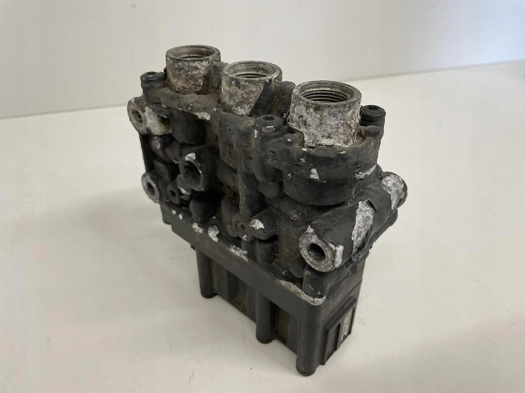 ZAWÓR PODUSZEK MERCEDES ACTROS MP 4 A0013270725 - Remventiel voor Vrachtwagen: afbeelding 1 ZAWÓR PODUSZEK MERCEDES ACTROS MP 4 A0013270725 - Remventiel voor Vrachtwagen: afbeelding 1