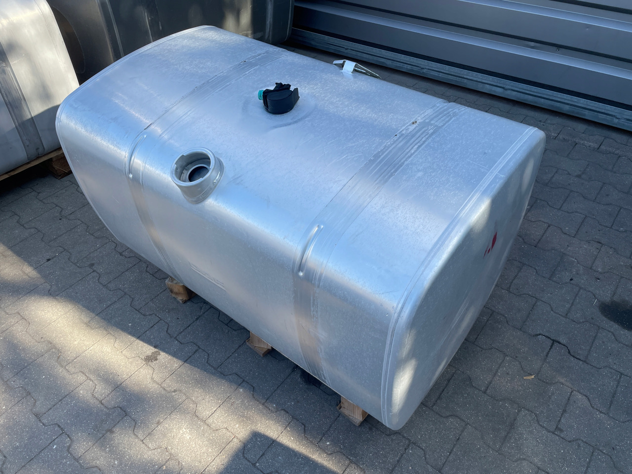 ZBIORNIK PALIWA 430L DAF XF 1949909 - Brandstoftank voor Vrachtwagen: afbeelding 4 ZBIORNIK PALIWA 430L DAF XF 1949909 - Brandstoftank voor Vrachtwagen: afbeelding 4