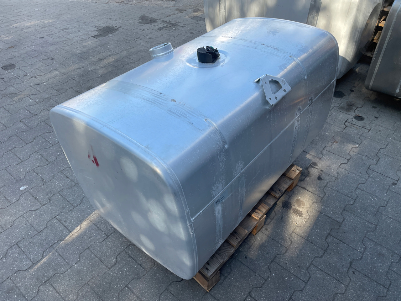 ZBIORNIK PALIWA 430L DAF XF 1949909 - Brandstoftank voor Vrachtwagen: afbeelding 5 ZBIORNIK PALIWA 430L DAF XF 1949909 - Brandstoftank voor Vrachtwagen: afbeelding 5