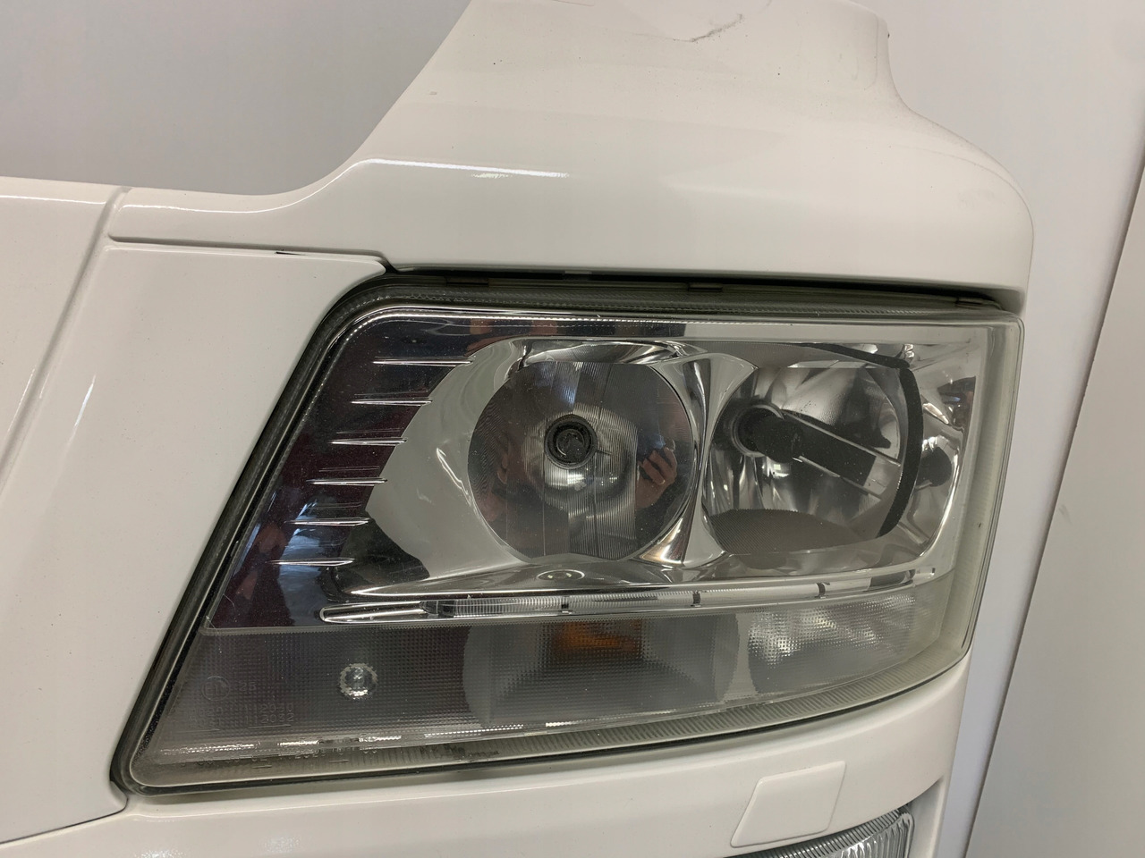 ZDERZAK XENON MAN TGS - Bumper voor Vrachtwagen: afbeelding 2 ZDERZAK XENON MAN TGS - Bumper voor Vrachtwagen: afbeelding 2