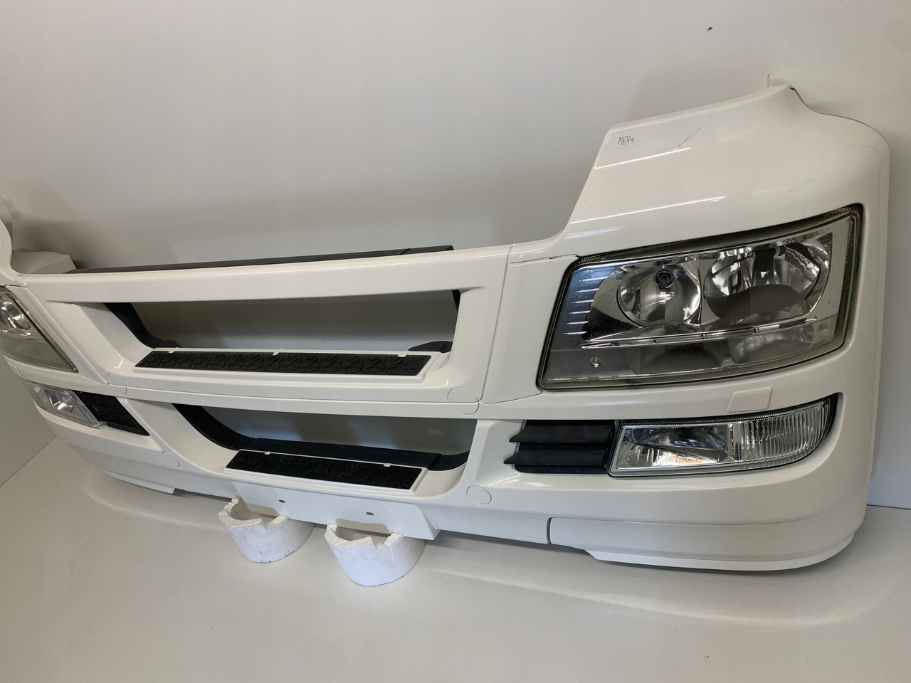 ZDERZAK XENON MAN TGS - Bumper voor Vrachtwagen: afbeelding 5 ZDERZAK XENON MAN TGS - Bumper voor Vrachtwagen: afbeelding 5