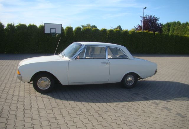 Ford Taunus - Sedan: afbeelding 2 Ford Taunus - Sedan: afbeelding 2