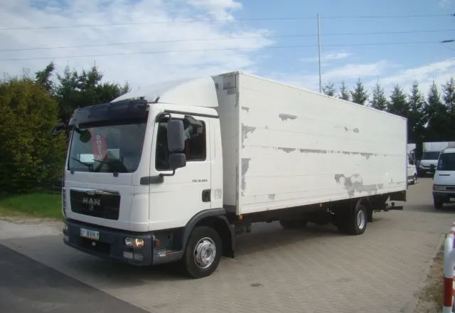 MAN TGL 12-220 8.10M KLIMA WINDA 2000KG - Bakwagen: afbeelding 2 MAN TGL 12-220 8.10M KLIMA WINDA 2000KG - Bakwagen: afbeelding 2